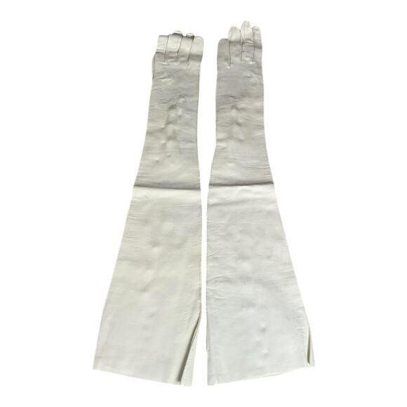 Vintage Mantessa Long White Opera Gloves Antique Soft Perl Clasp Detail X-Small - Picture 5 of 10